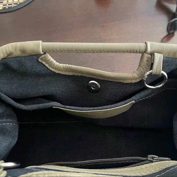 Super soft leather handbag - Picture 5 of 13